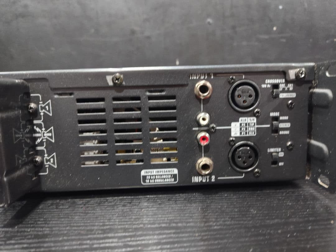 動作品　ベリンガー　パワーアンプ　EPQ2000 BEHRINGER