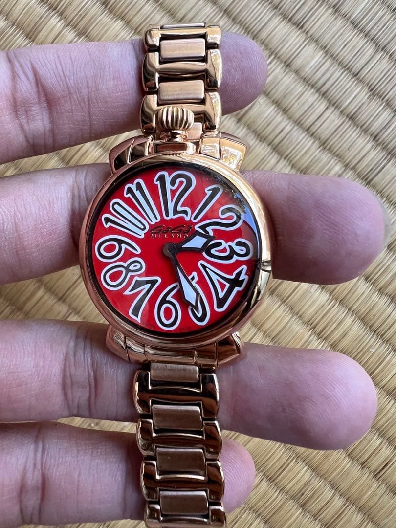 Gaga Milano ユニークデザイン 赤いダイヤル 時計