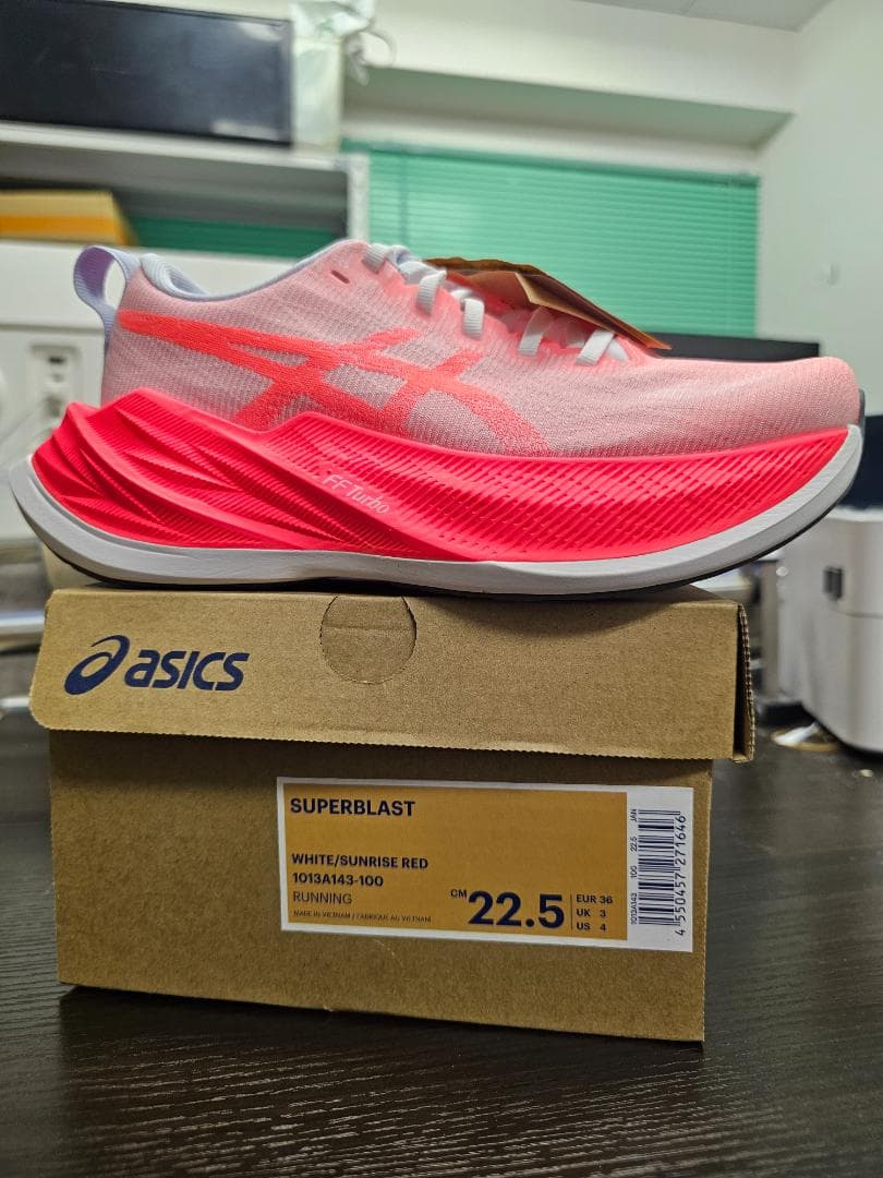 アシックススーパーブラスト 1013A143-100【新品未開封品】