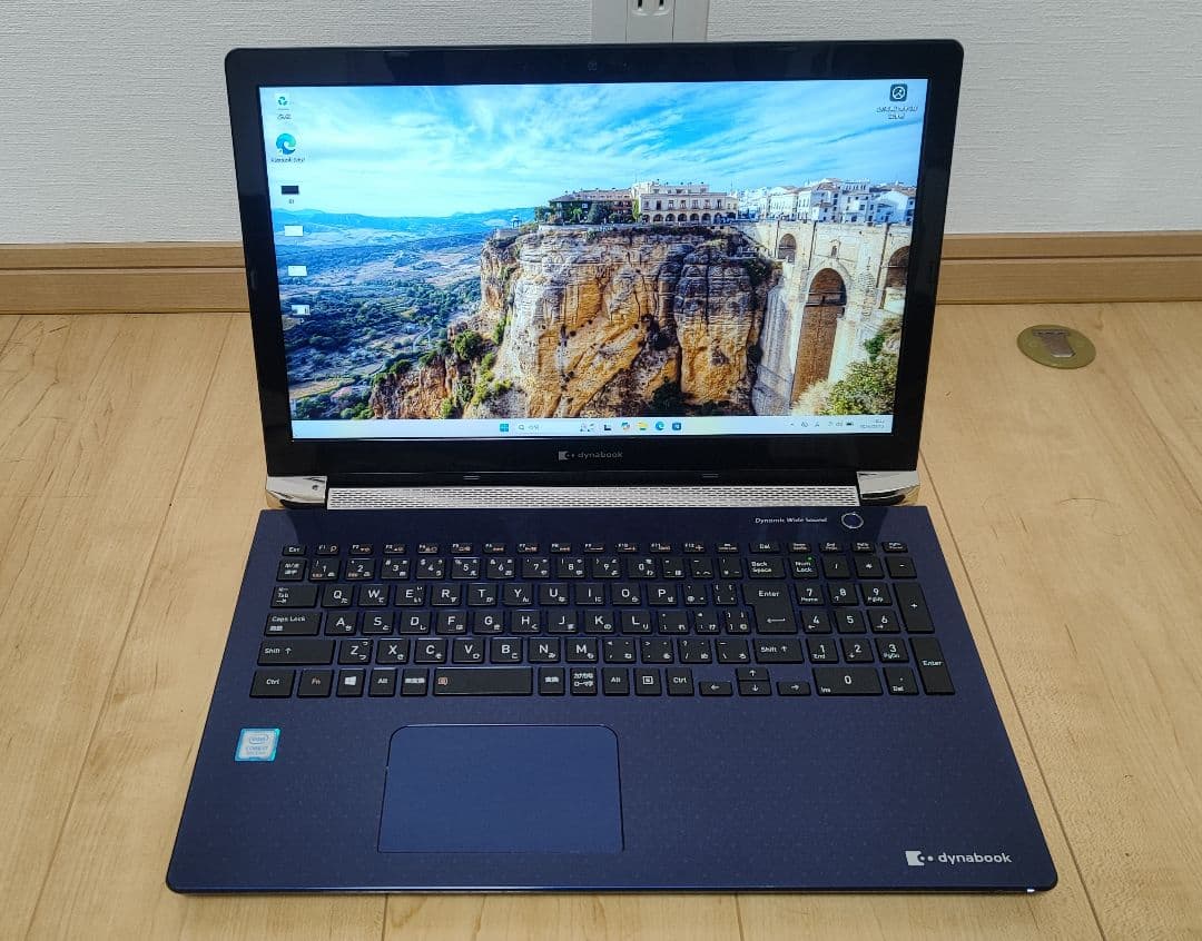 東芝 dynabook T7 プレミアムノートPC i7搭載