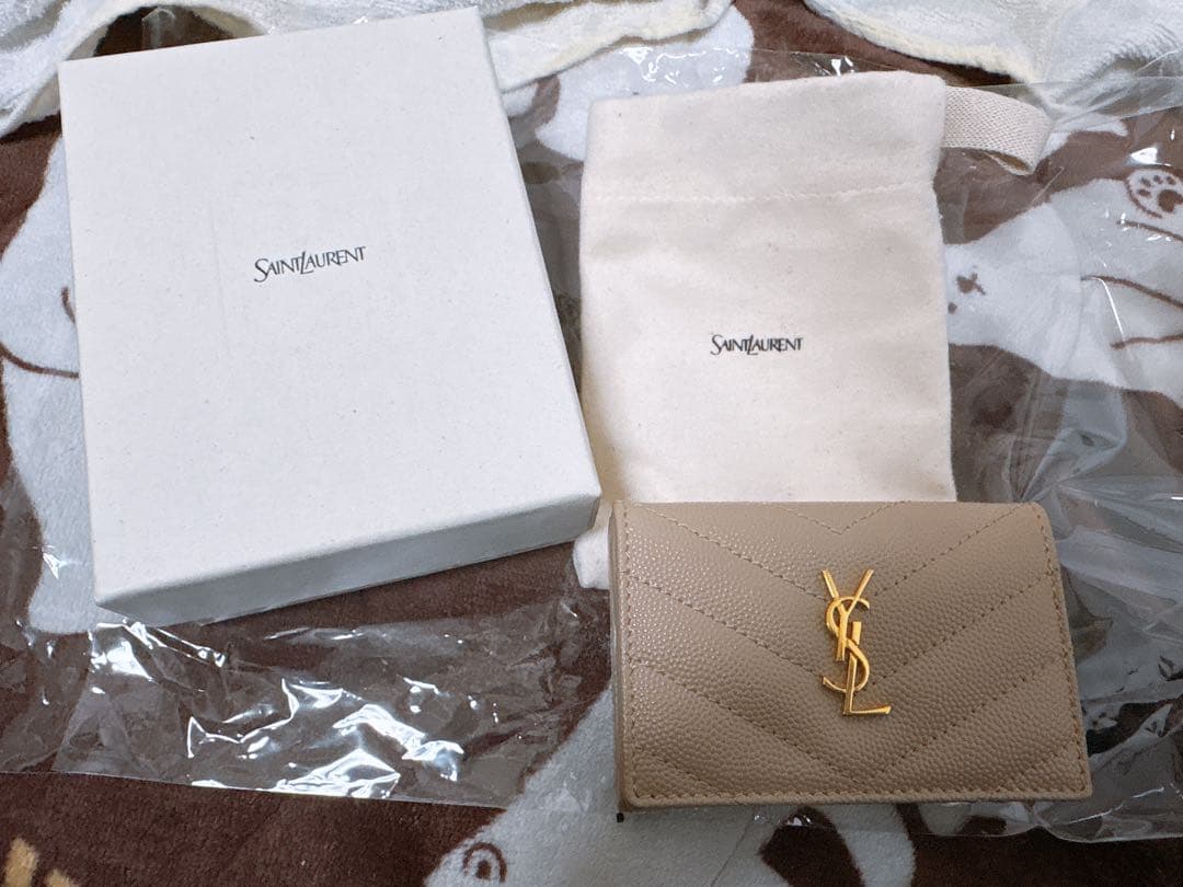 最終お値段サンローラン　三つ折り財布