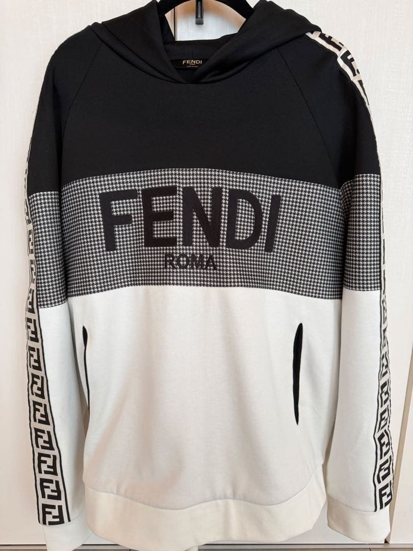 FENDI フード付きスウェット ロゴ 千鳥柄 FFロゴ プルオーバーパーカー