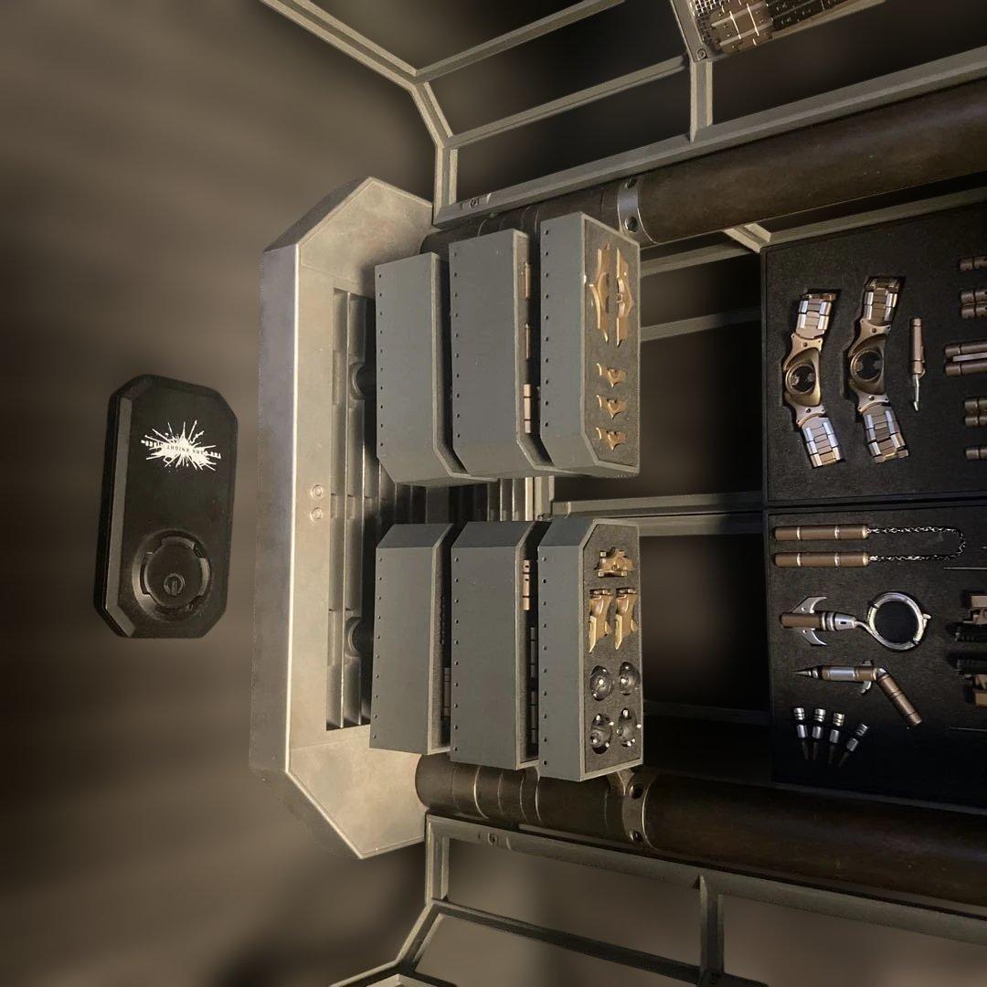 ホットトイズ　ダークナイト バットスーツ格納庫