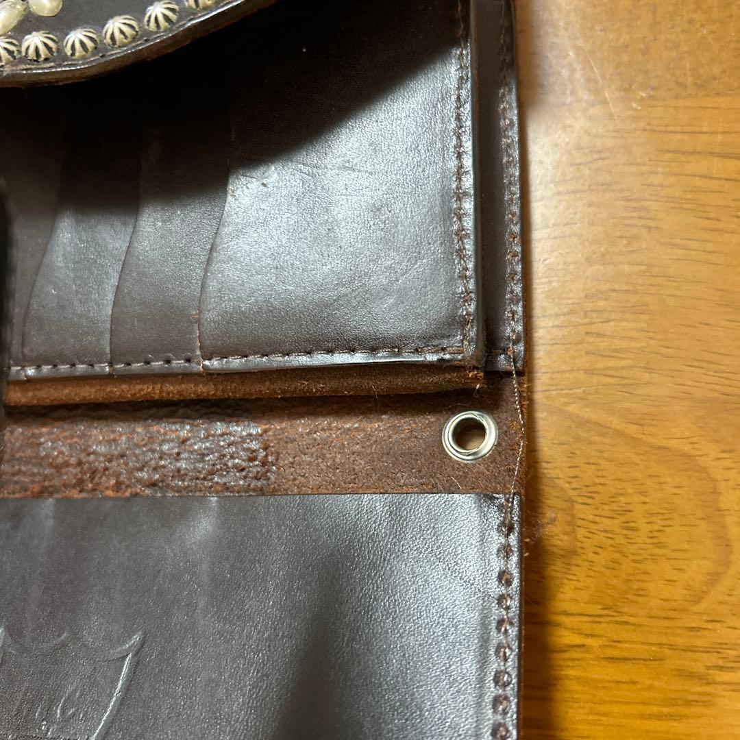 HTC フラワーモチーフ ダークブラウンレザー長財布