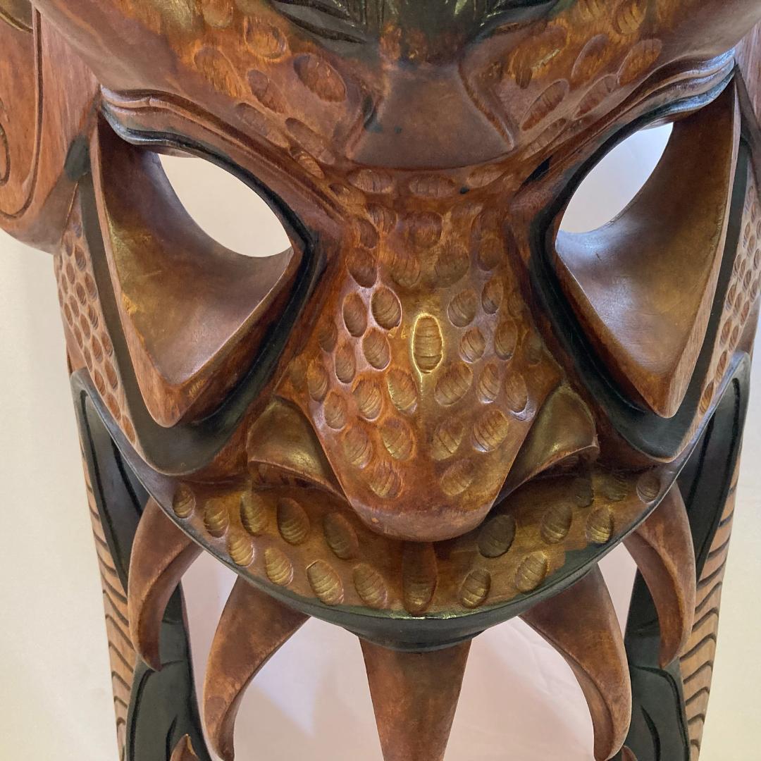 圧倒的存在感！魔除けの力を宿す 巨大ハンドメイド トーテムポール彫刻