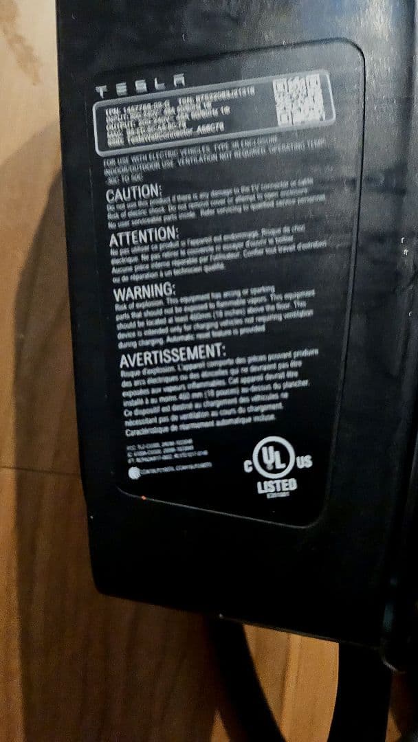 Tesla テスラ ウォールコネクター カラープレート付き