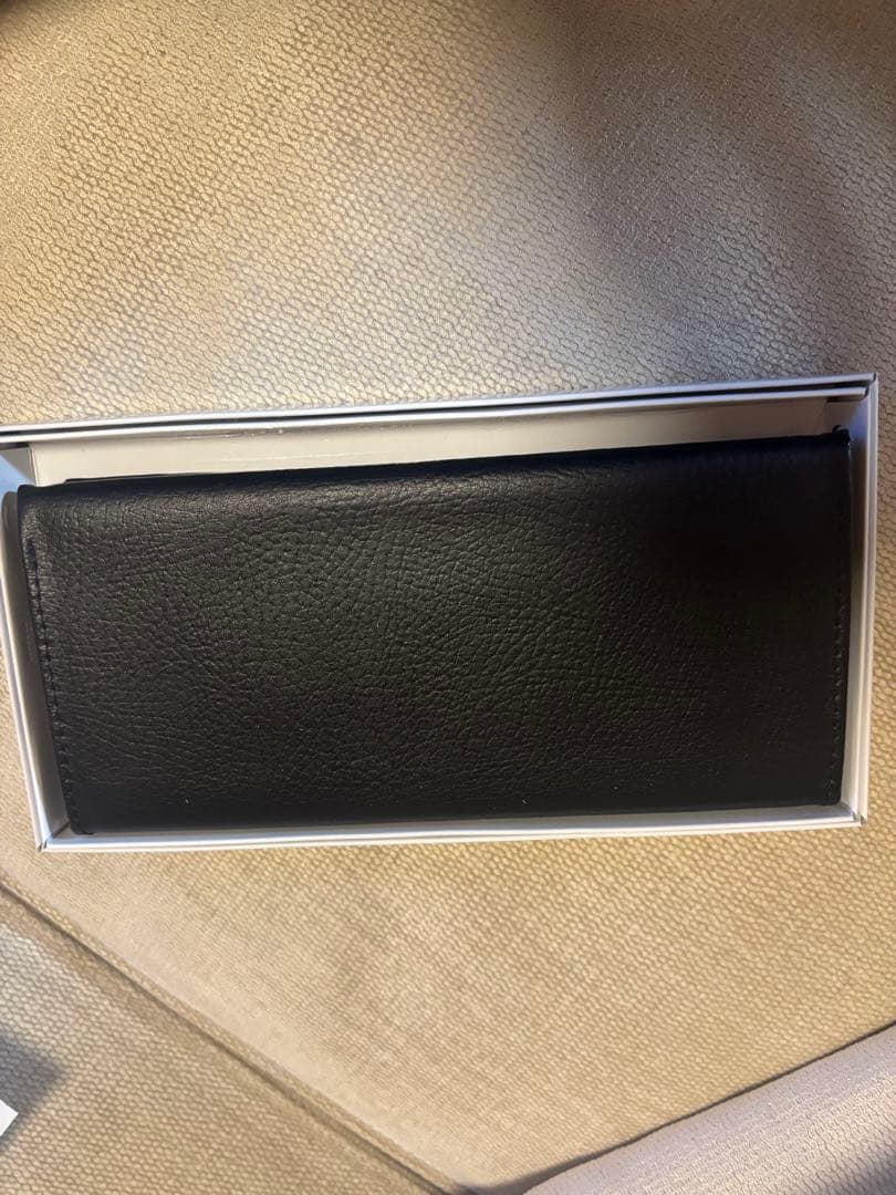 皇居菊紋牛革財布　黒レザー長財布