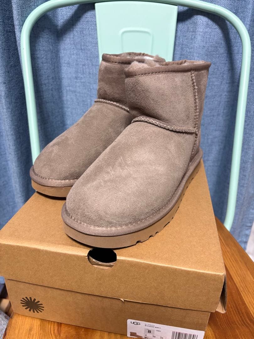 (新品・未使用) UGG ブーツ　Classic Mini II サイズ8