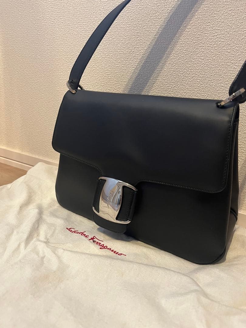 フェラガモ　ブラックレザー バッグ　［最終価格］