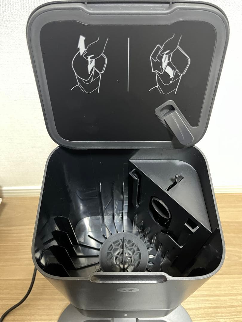 ルンバi3+ アイロボット　クリーンベース有　Roomba i3+ iRobot