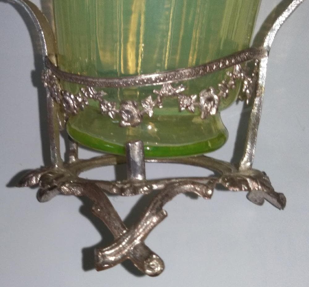 英国製ウランガラスのブライダル・バスケット