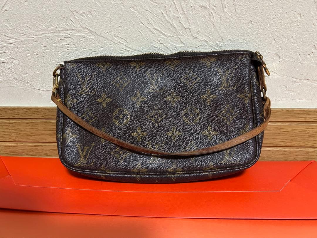 LV ルイ•ヴィトン カバン ポーチ 女性