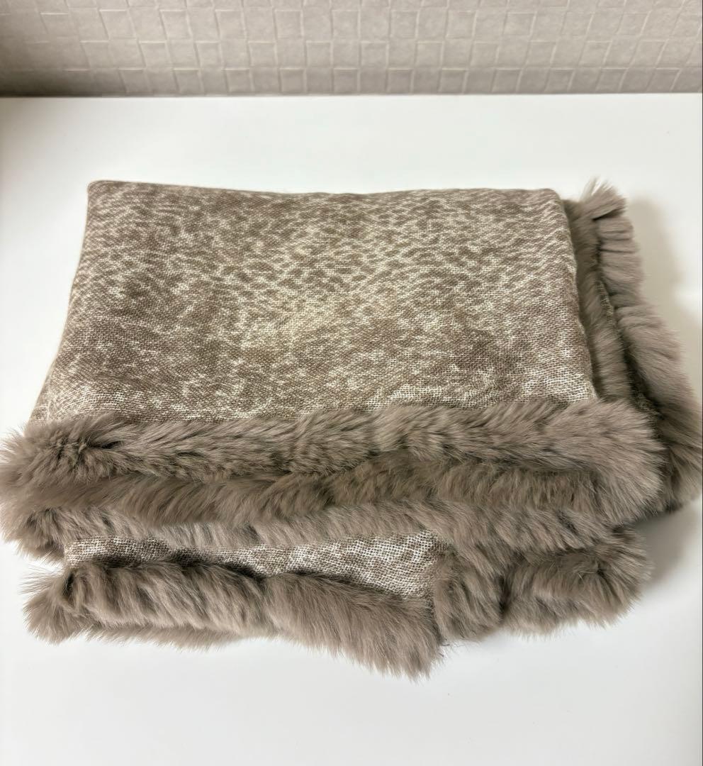 ピュアカシミヤのファートリミング ショール グレージュ