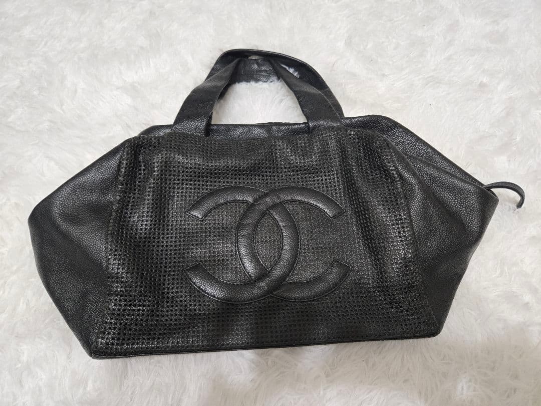 CHANEL パンチングレザーデカココバッ