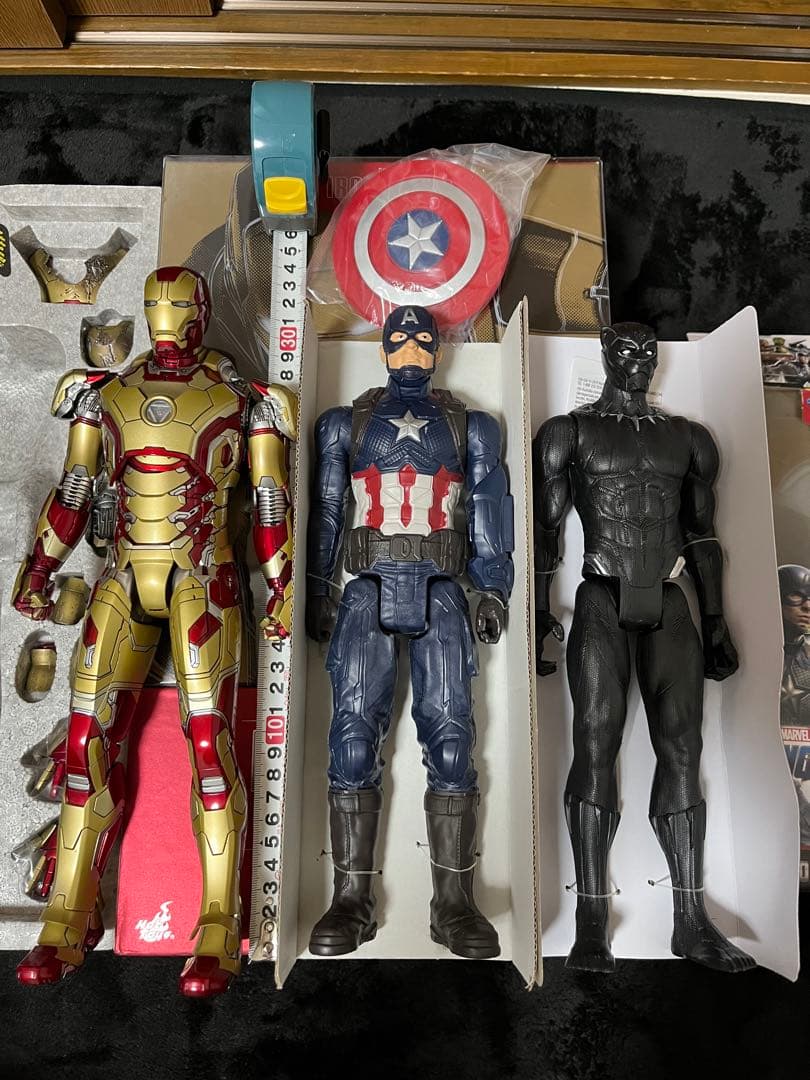 ホットトイズ　アイアンマン　マーク42 キャプテンアメリカ　ブラックパンサー