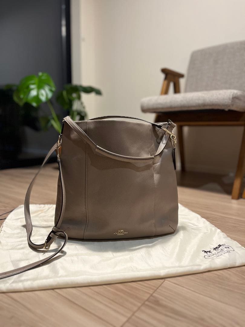 COACH ベージュ レザー ショルダーバッグ