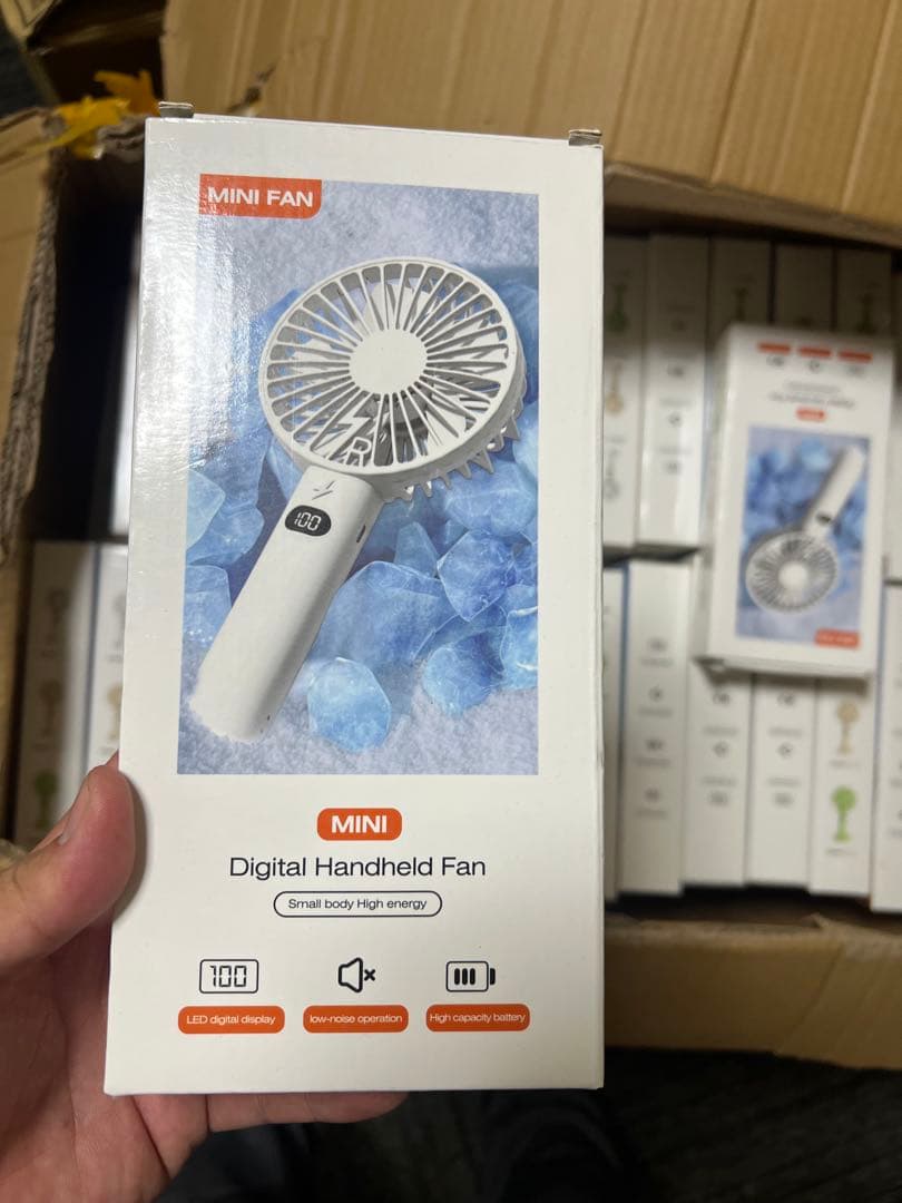 手持ちファン　充電、バッテリー交換どちらも可能　90個