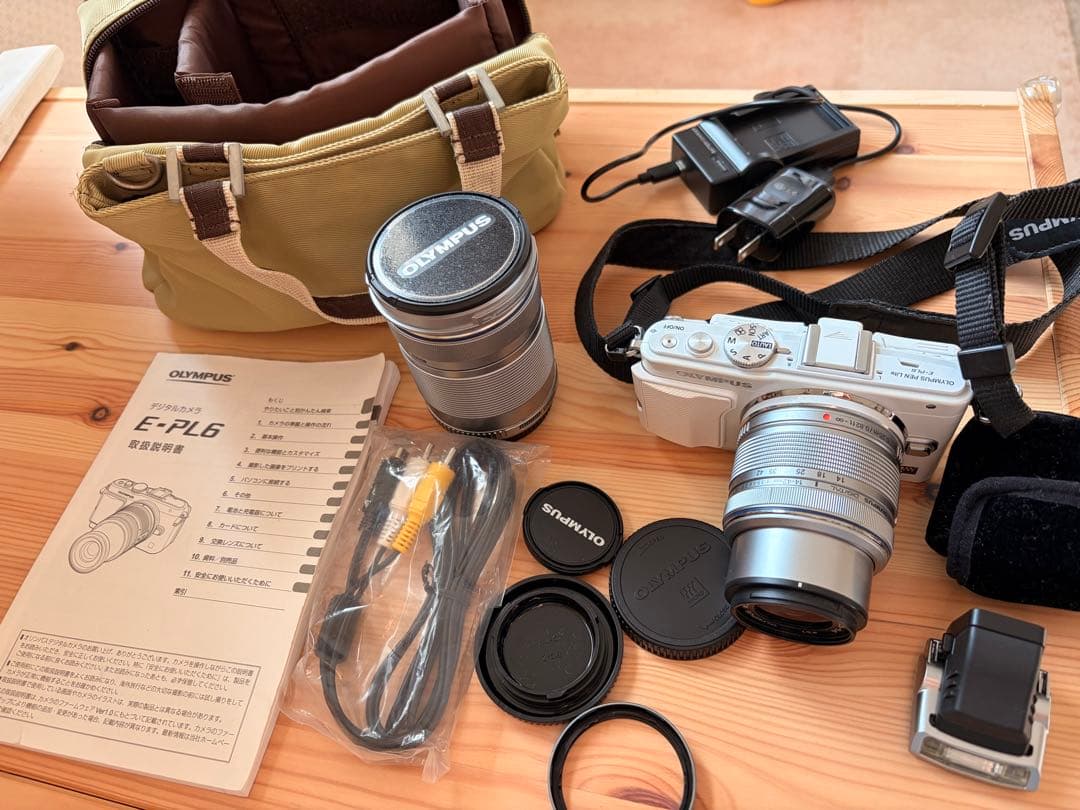 オリンパス OLYMPUS Pen Lite E-PL6 ミラーレス一眼　カメラ