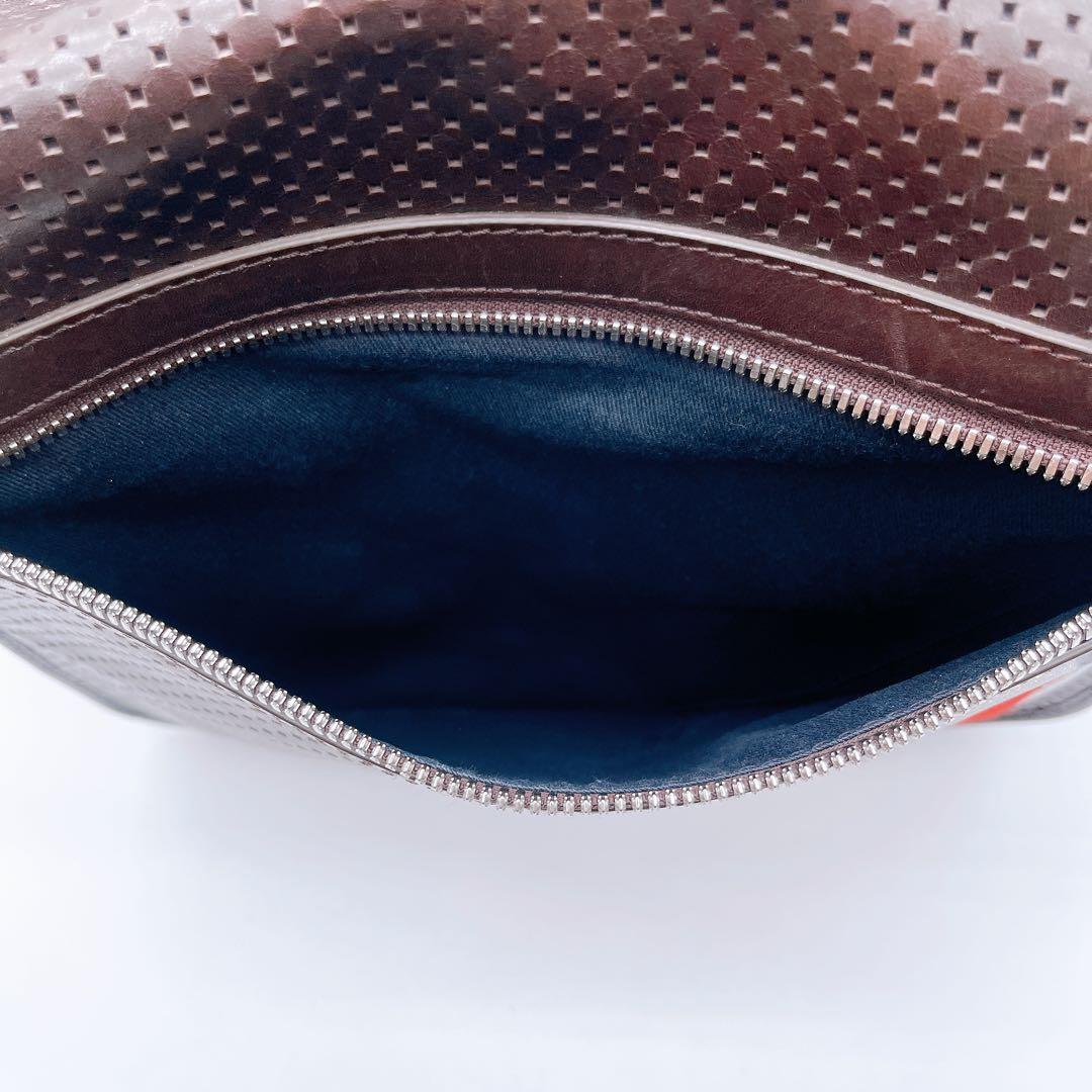 美品✨【バリー】メッセンジャーバッグ ショルダーバッグ パンチング加工 A4可能