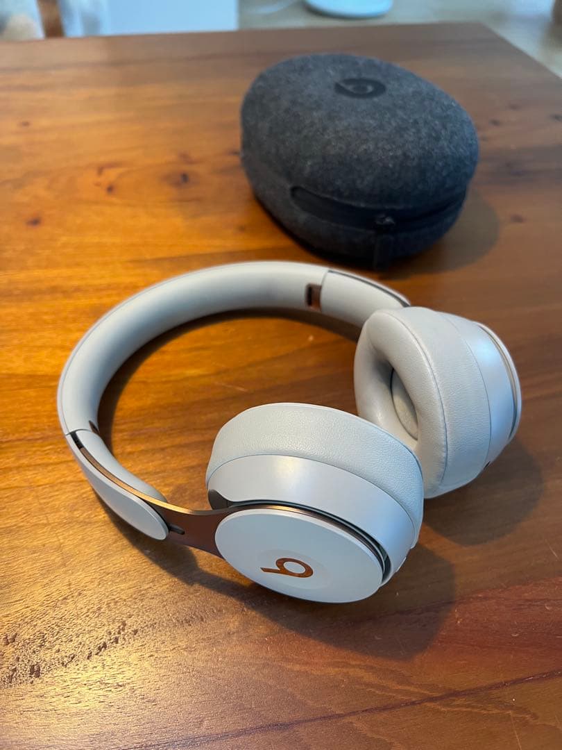 Beats Solo Proワイヤレスヘッドフォン ホワイト ケース付き