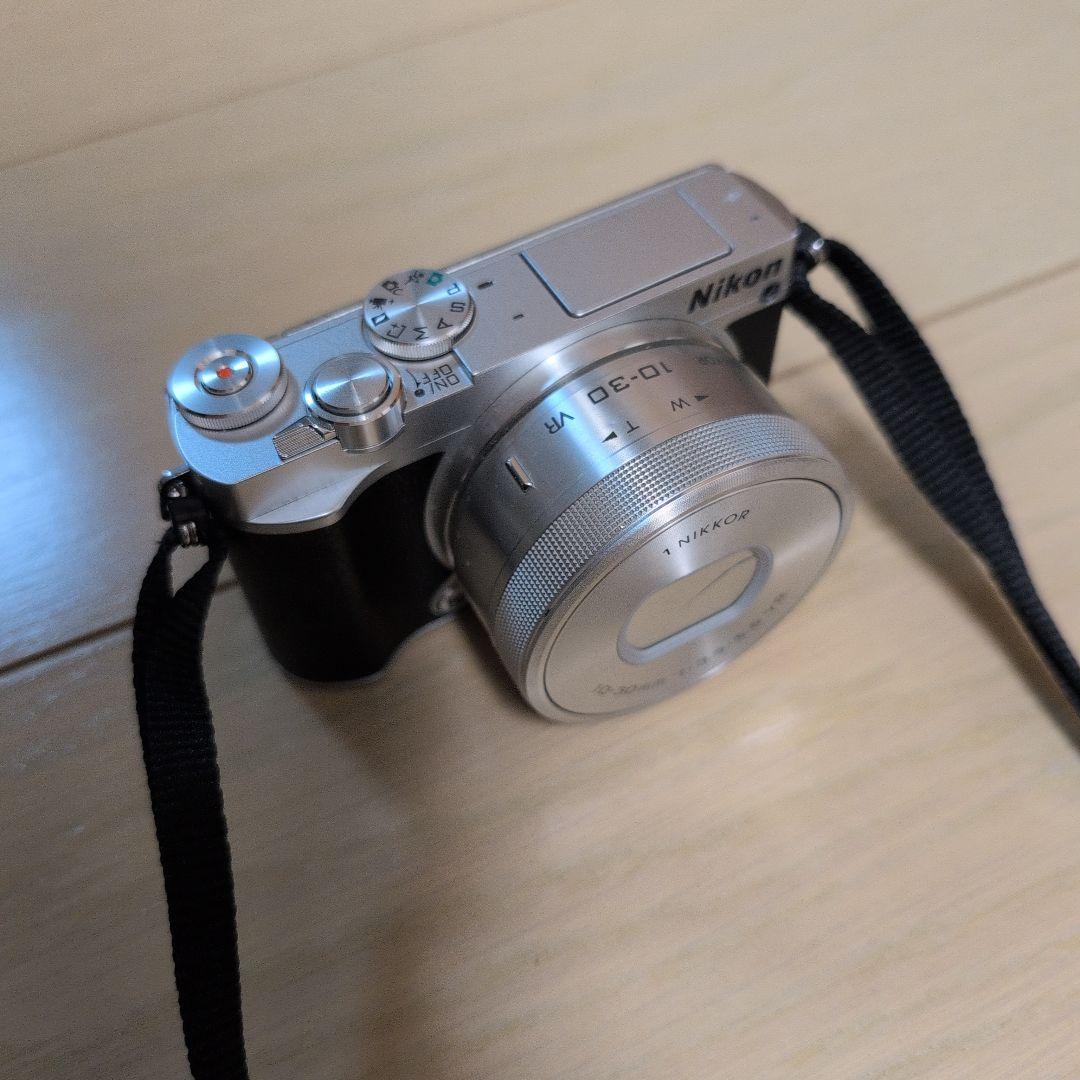 Nikon 1 J5本体 標準ズームレンズ 18.5mm単焦点レンズ付