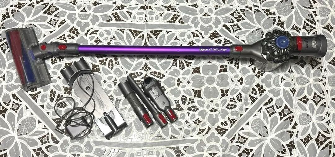 ダイソンv8 コードレススティッククリーナー 本体+新品付属品