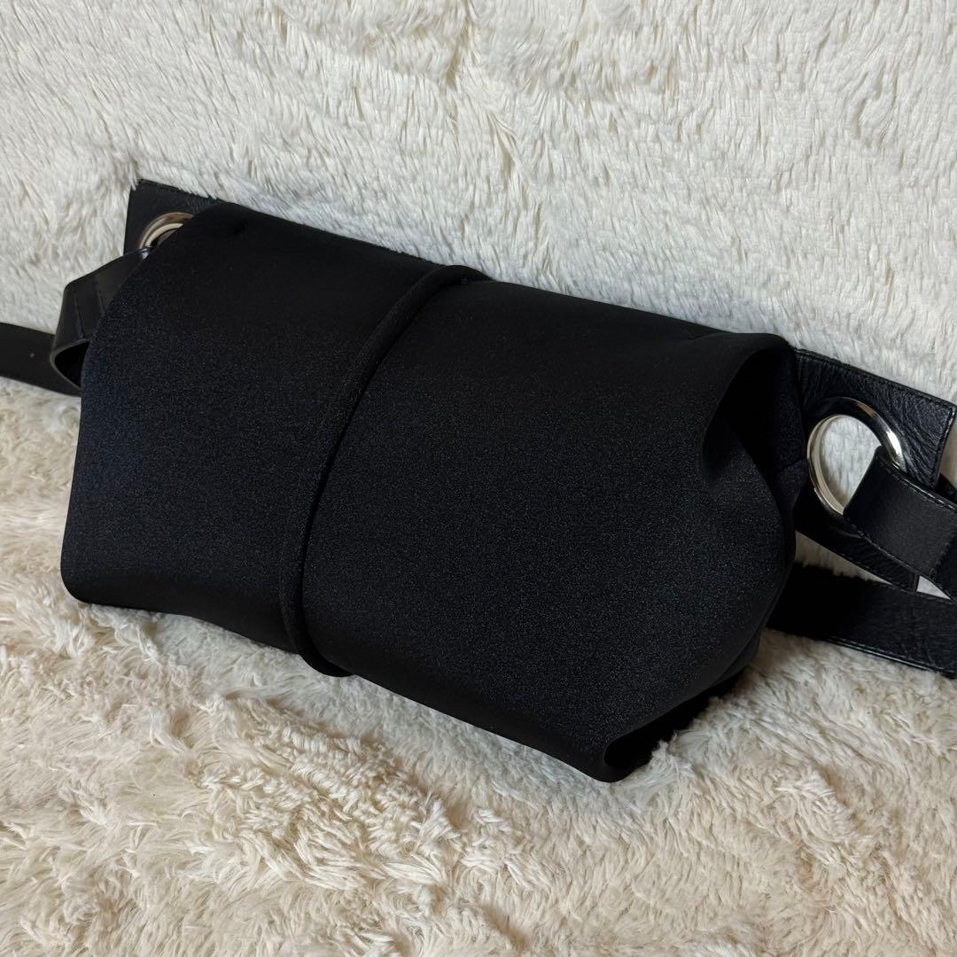 極美　kawa-kawa カワカワ　Wet　ボディバッグ　斜めがけ　肩掛け　金具