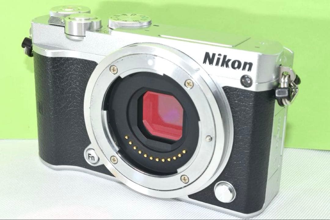 Nikon J5 ボディ　☆送料無料☆