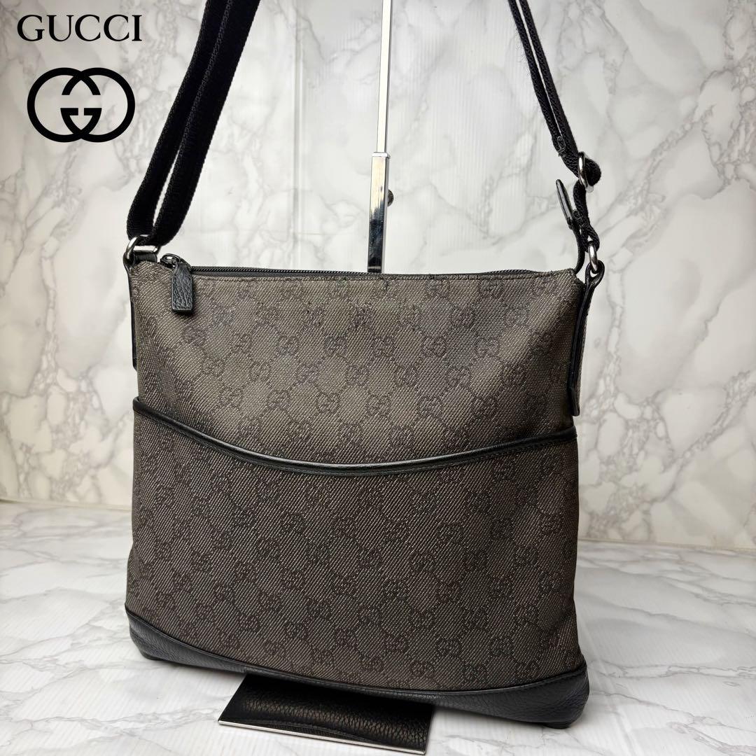 011 GUCCI ショルダーバッグ 斜めがけ GGキャンバス xe2