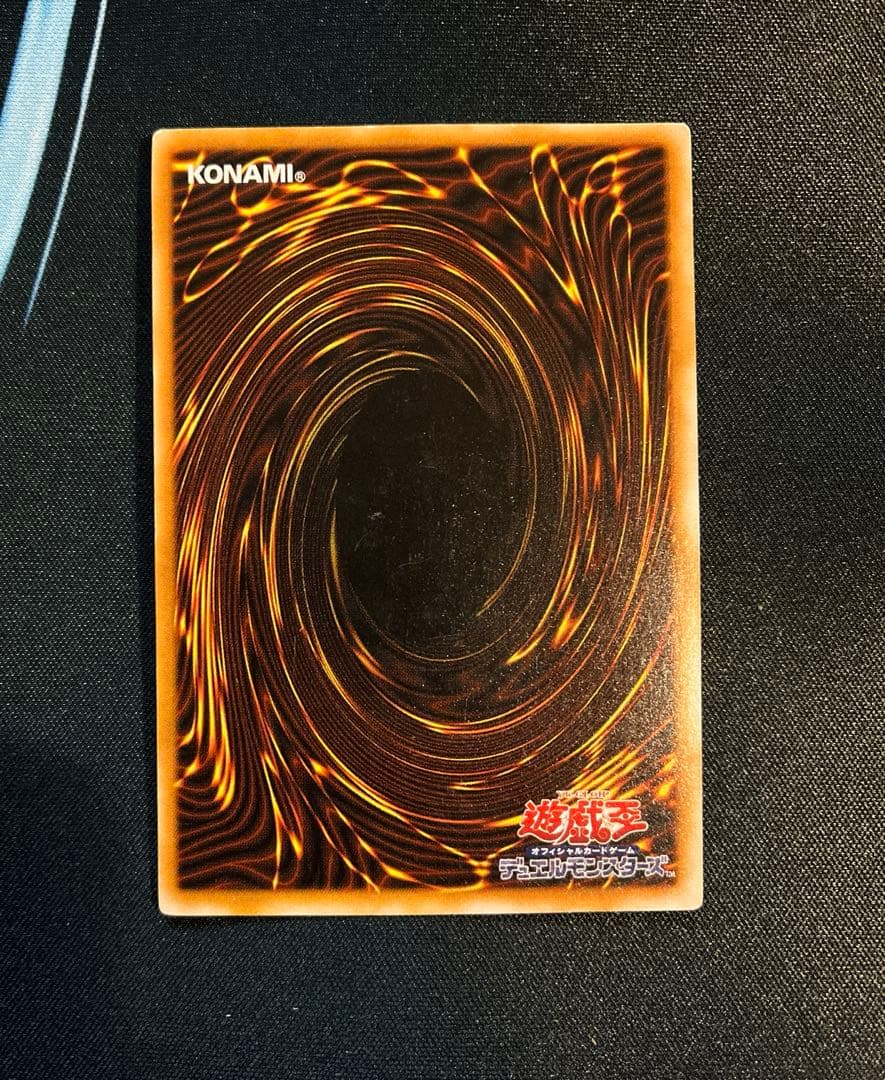 遊戯王　ブラックマジシャン　レリーフ