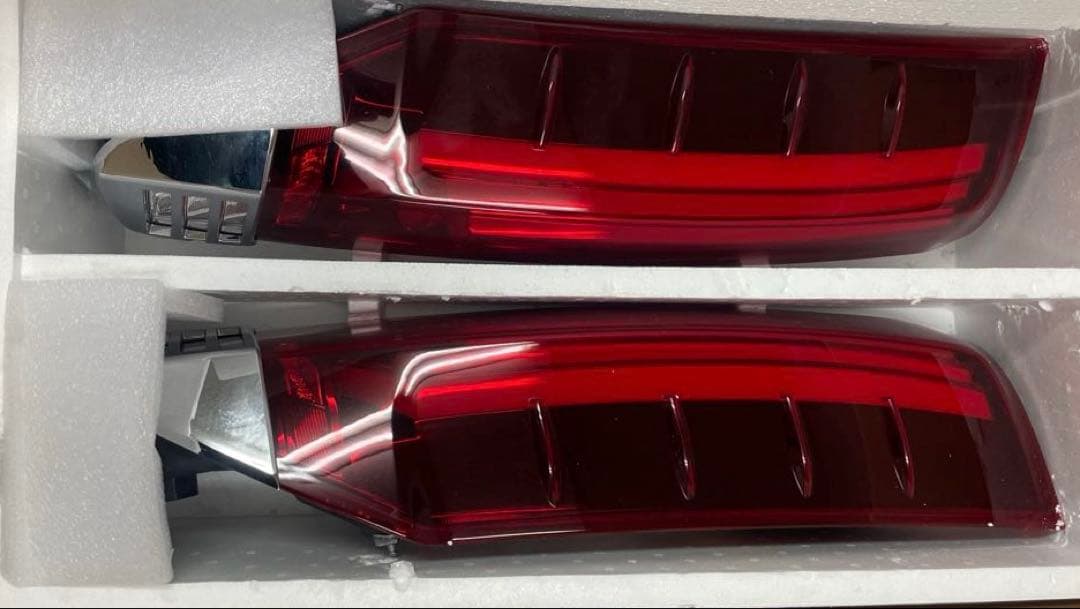 TOM'S テールランプ80系　ノア　ヴォクシー　エスクァイア