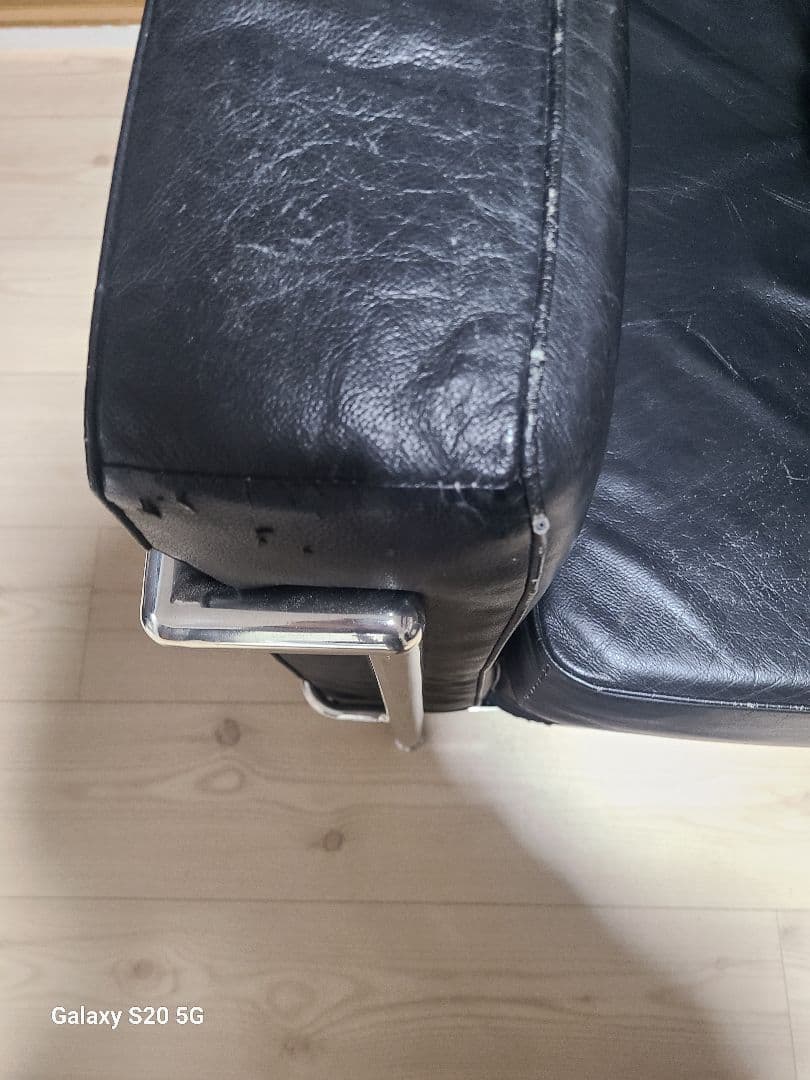 ル コルビジェ本革ソファ