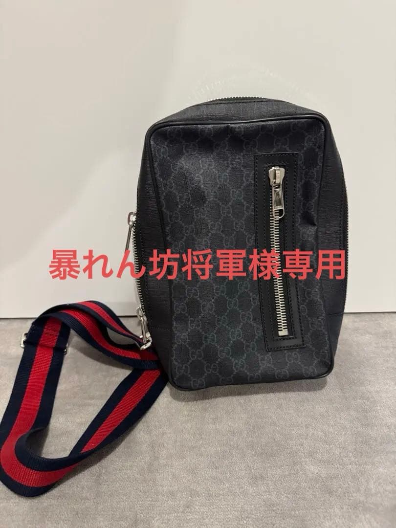 グッチ　GUCCI メンズボディバッグ　美品