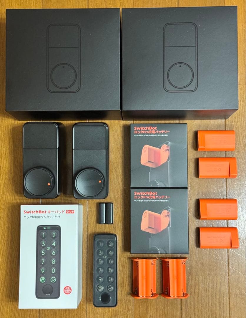 外箱 付属品有SwitchBotロックPro2台 + 指紋認証パッド +充電池