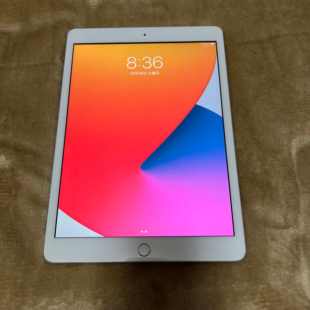 【美品】Apple iPad 第7世代Wi-Fiモデル シルバー32GBカバー付