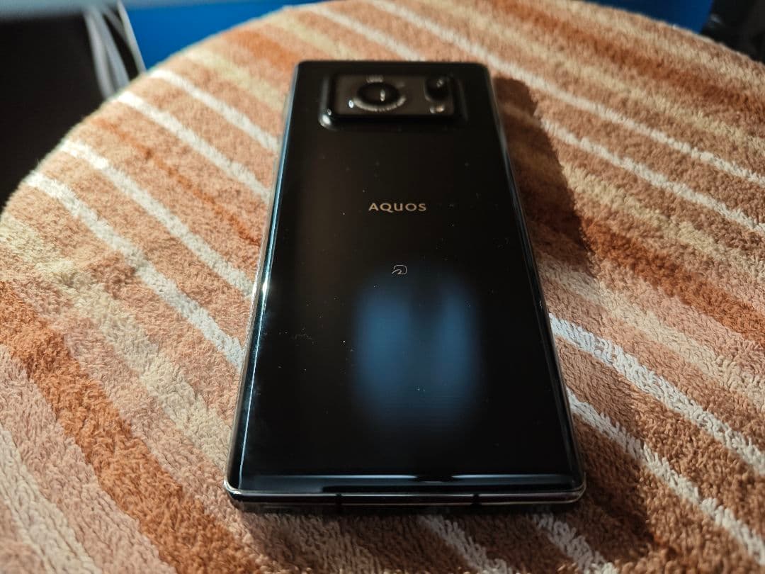 AQUOS R6 本体