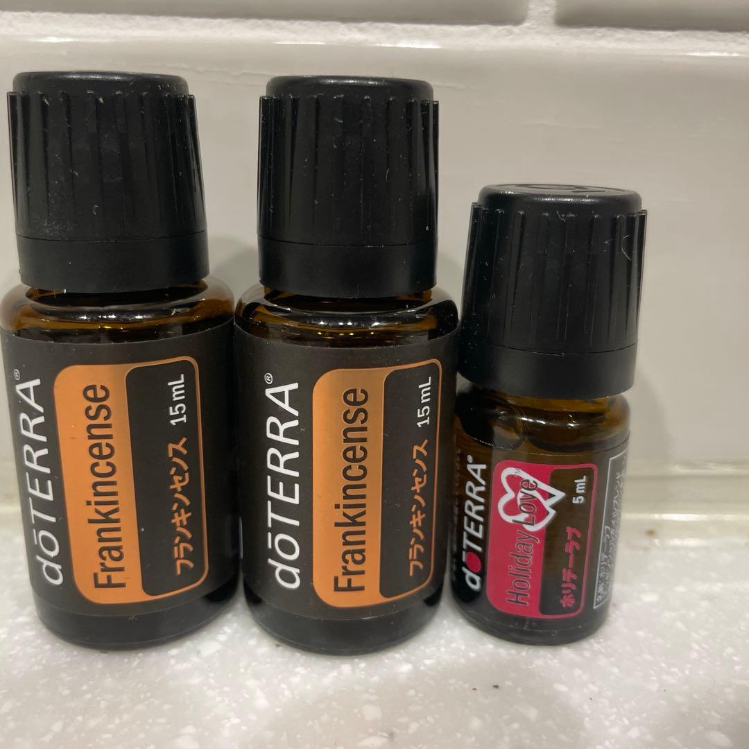 ドテラ　doTERRAフランキンセンス15ml ２本ホリデーラブ5ml1本