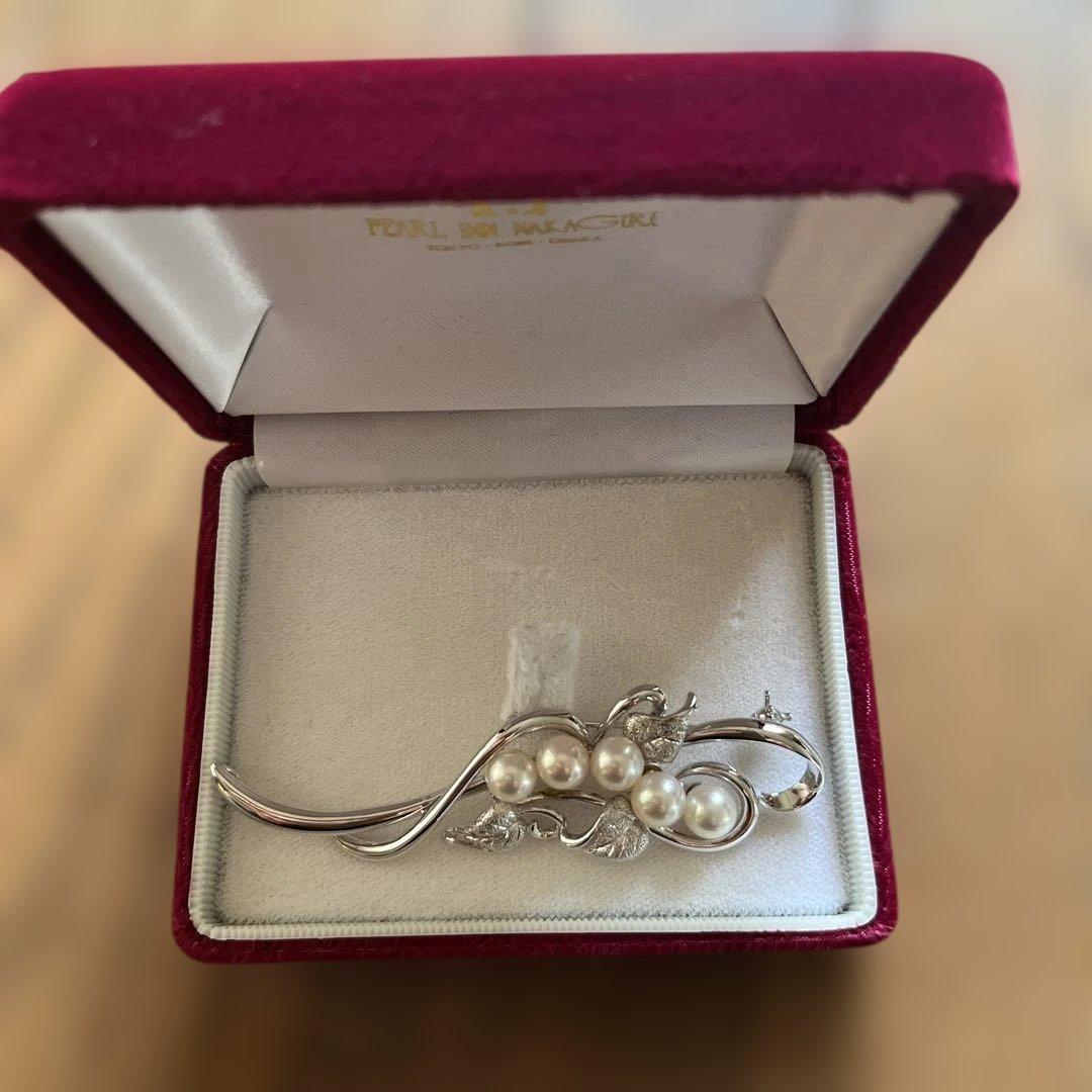 パール・イン シルバー ブローチ