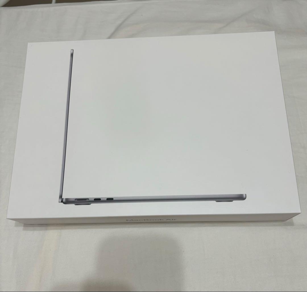 MacBook Air M2チップ　256GB