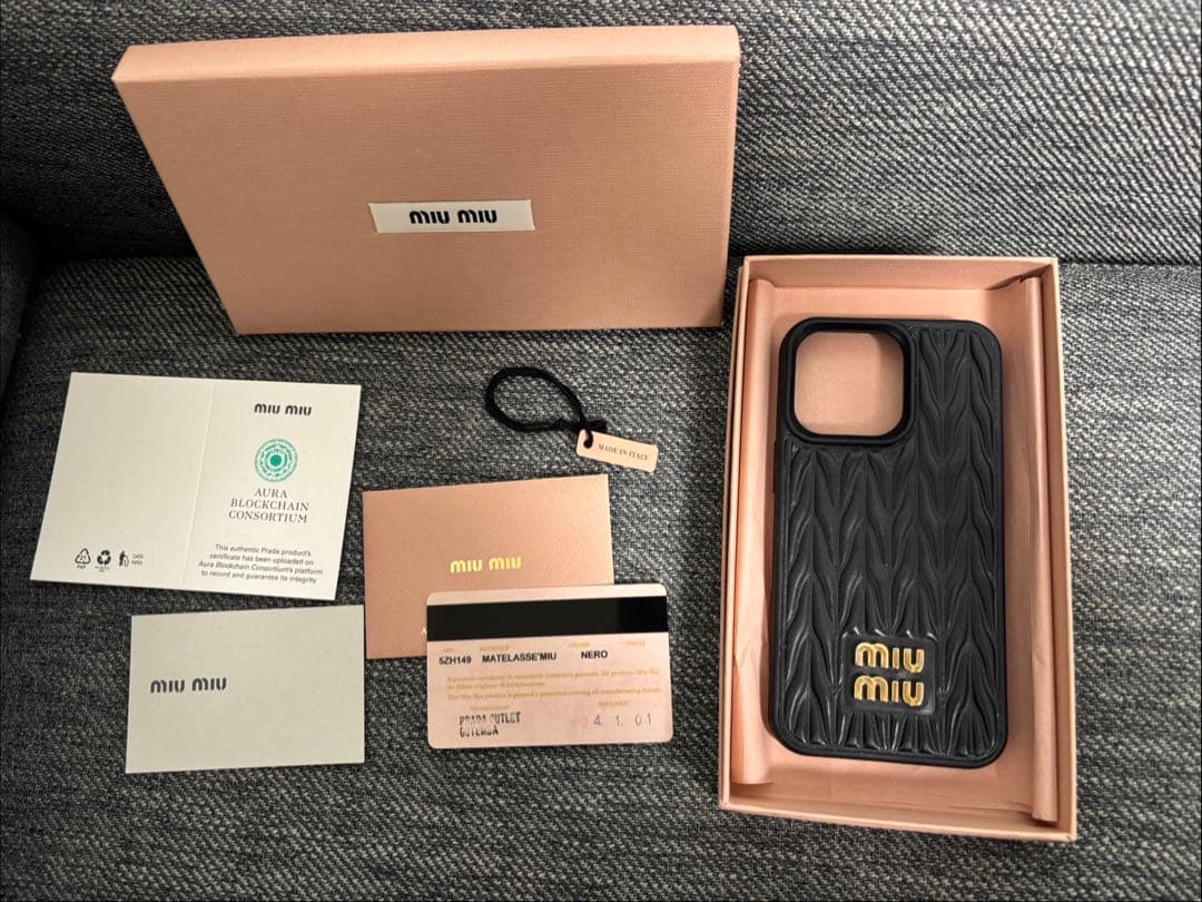miu miu iPhone13pro ケース　ミュウミュウ