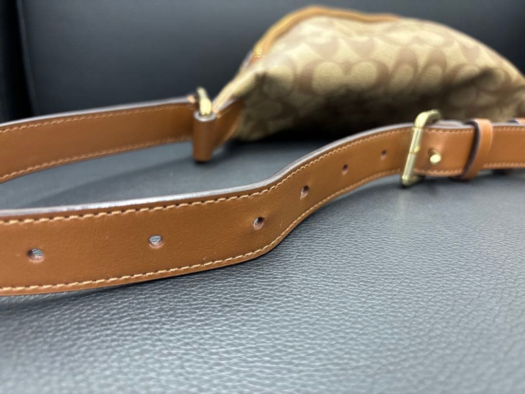 【美品】COACH ボディバッグ