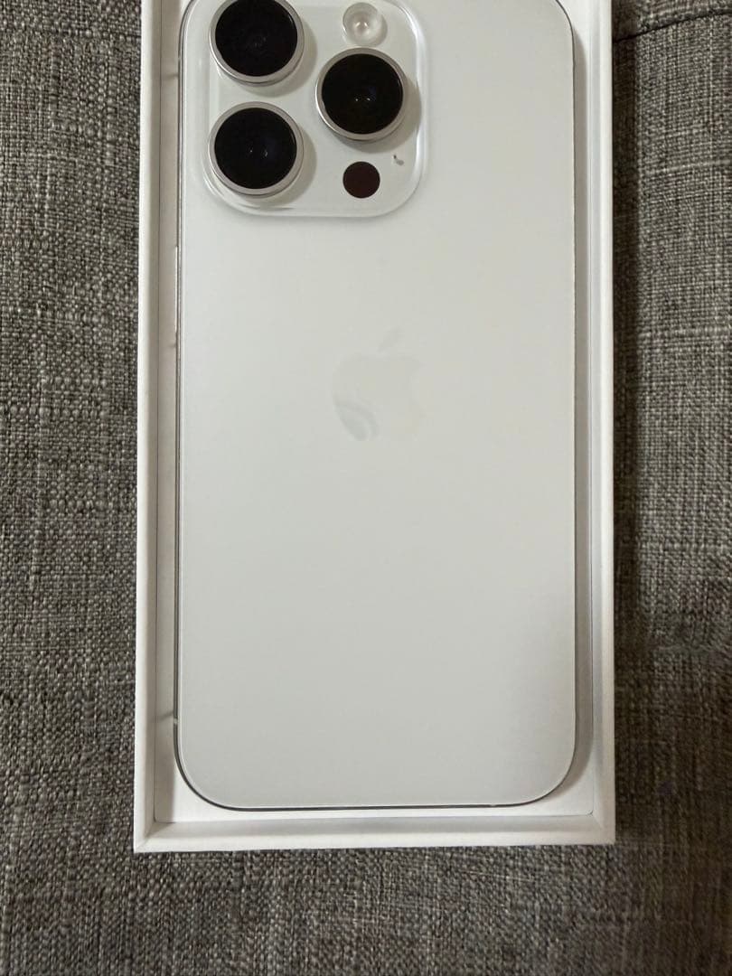 Apple iPhone 15Pro ホワイトチタニウム