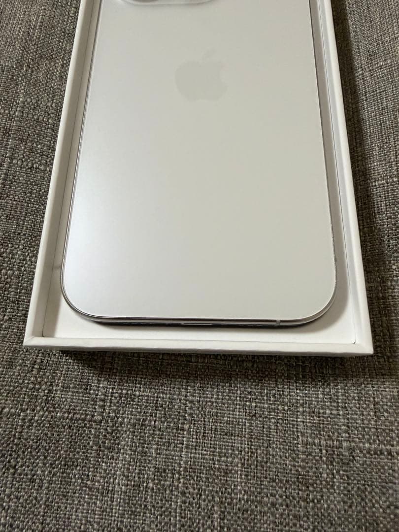 Apple iPhone 15Pro ホワイトチタニウム