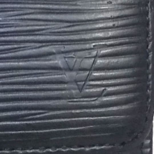 【セール価格】【美品】Louis Vuitton エピレザー ブラック長財布