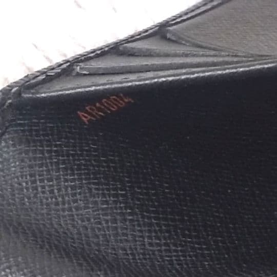 【セール価格】【美品】Louis Vuitton エピレザー ブラック長財布