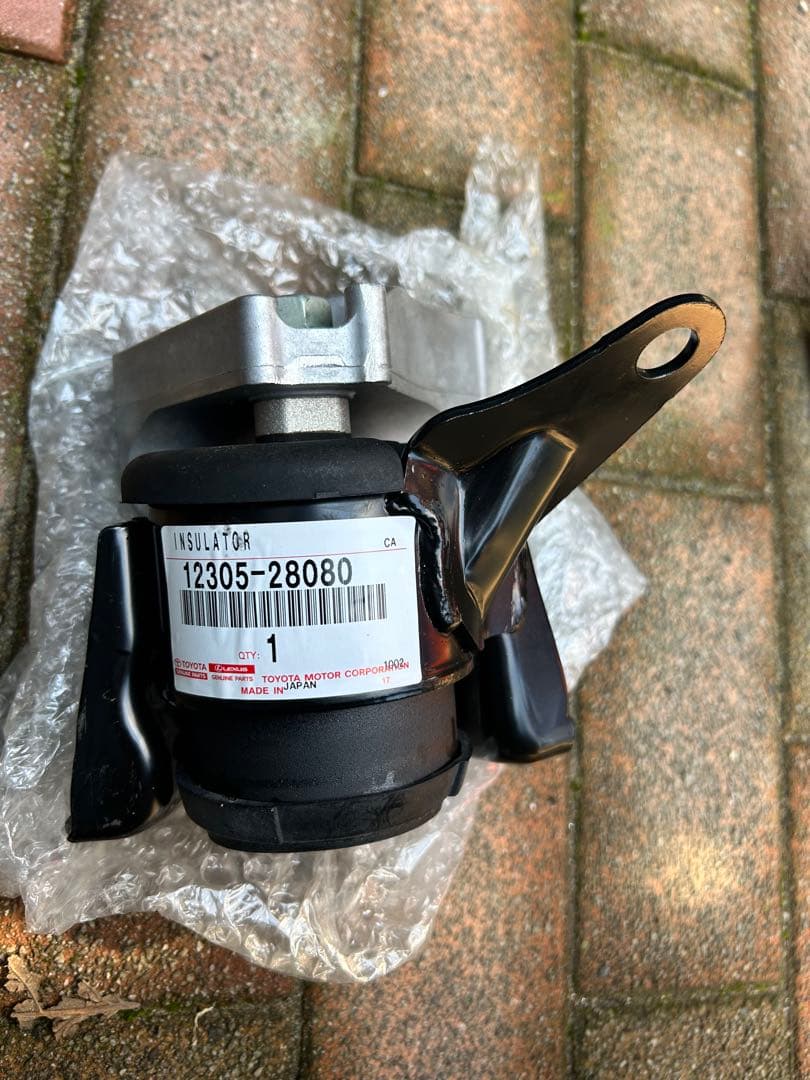 エンジンマウント 12305-28080