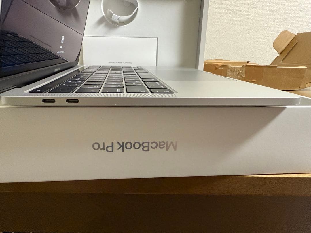 MacBook Pro M2 2022 メモリ8G/ストレージ256GB