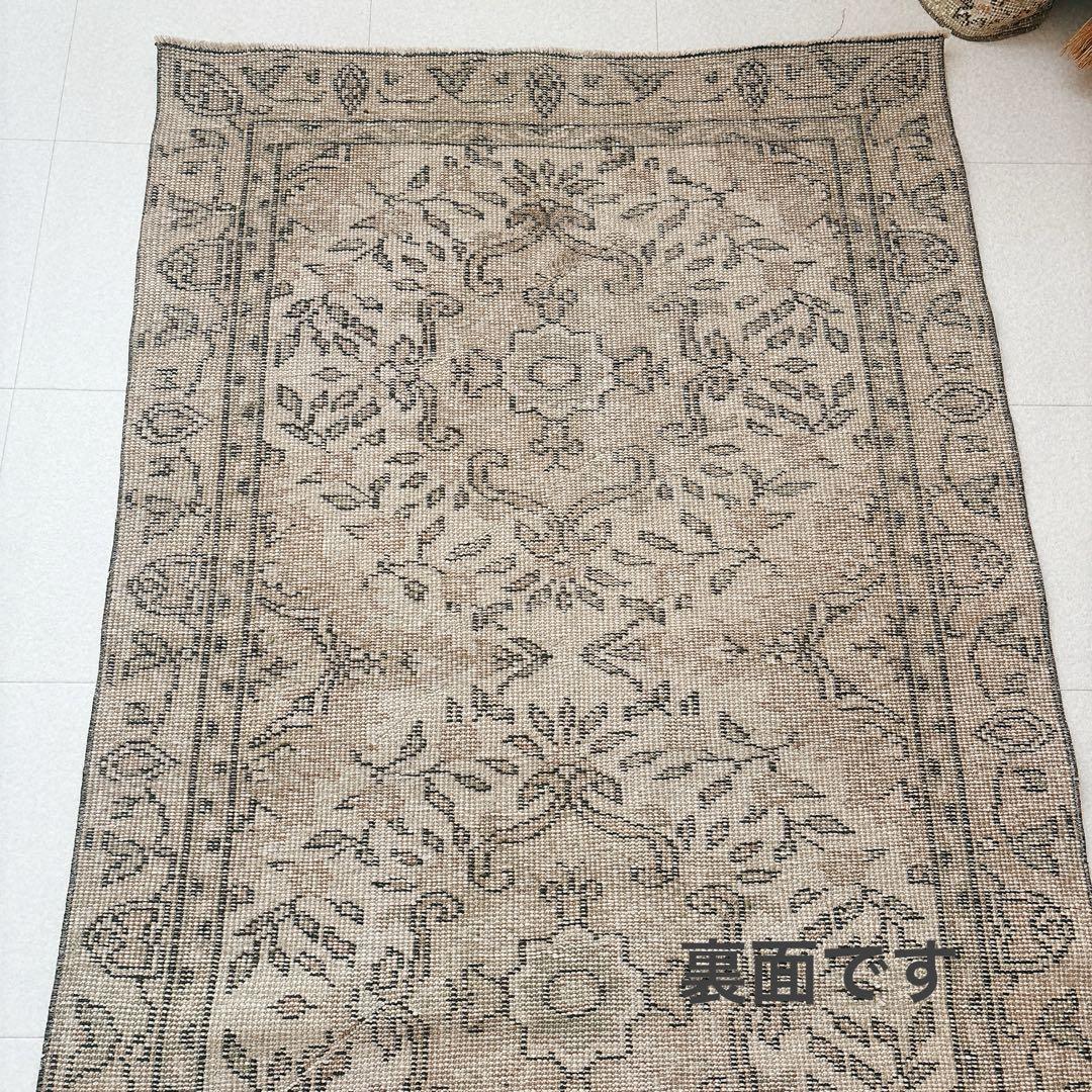 トルコ　ヴィンテージラグ　ベージュ　フローラル