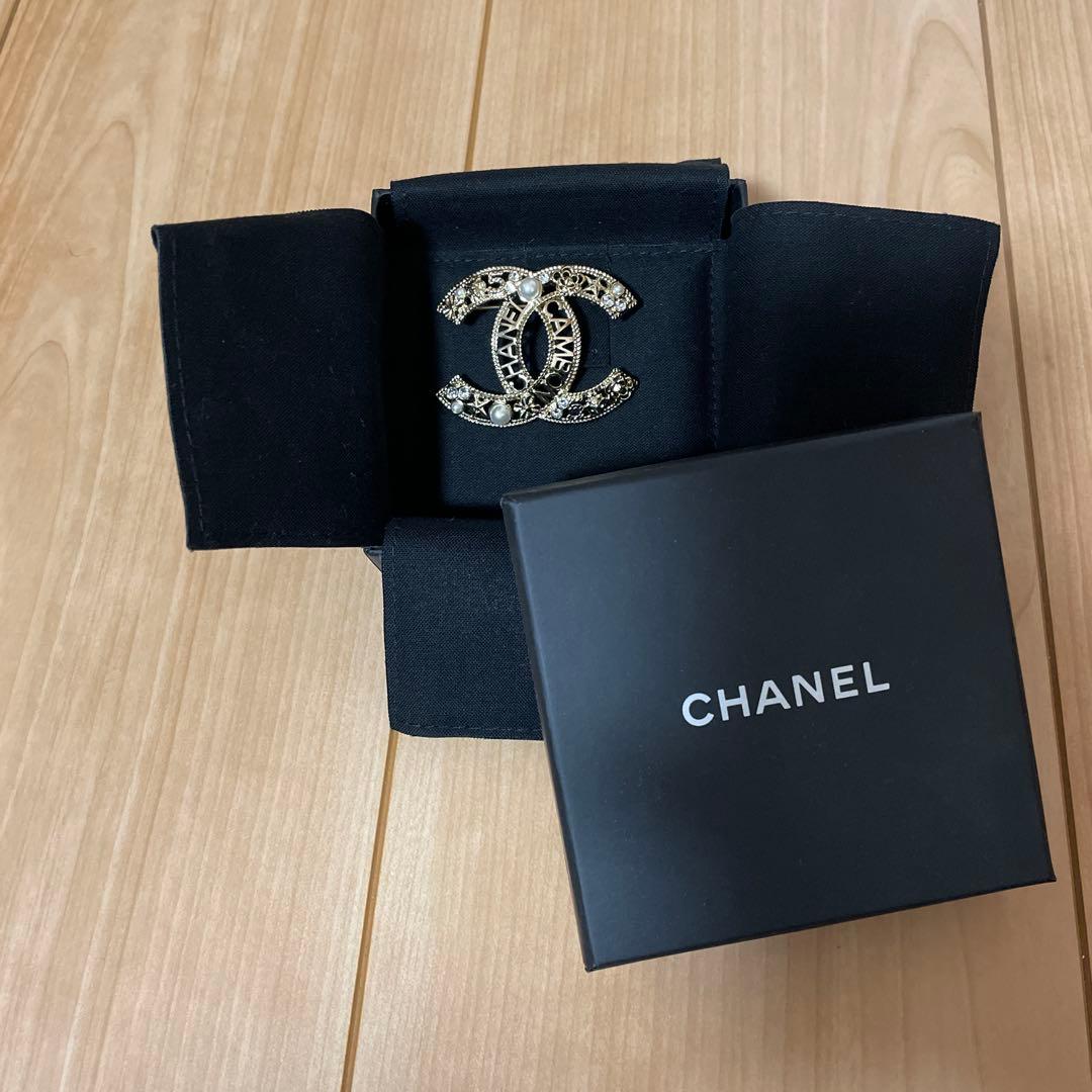 CHANEL ゴールドブローチ パール付き
