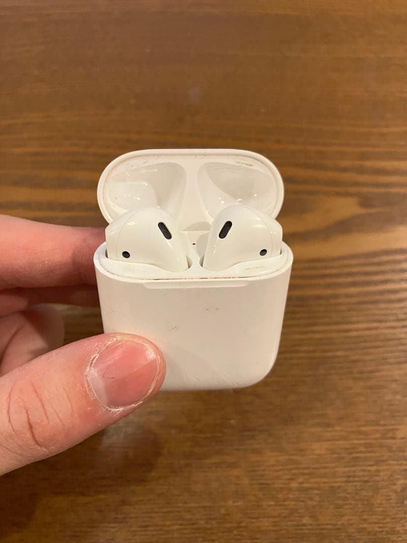 お宝　初代AirPods本体 ホワイト 充電ケース付き　箱未使用品